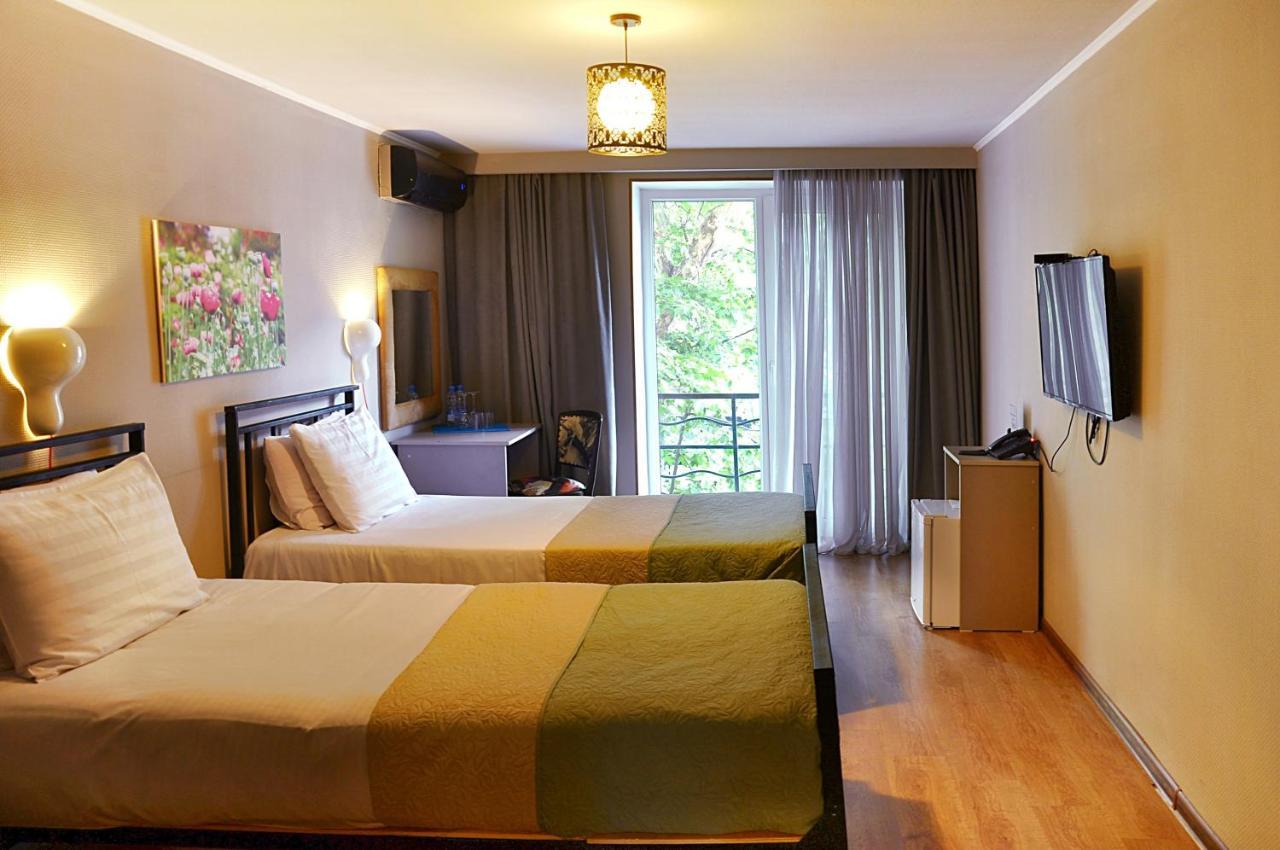 Art Hotel Claude Monet Tbiliszi Kültér fotó